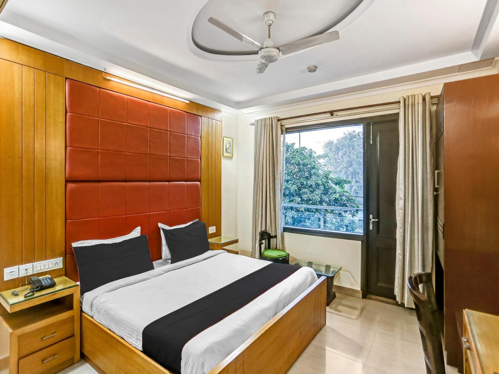 Signature Plaza Hotell New Delhi Eksteriør bilde