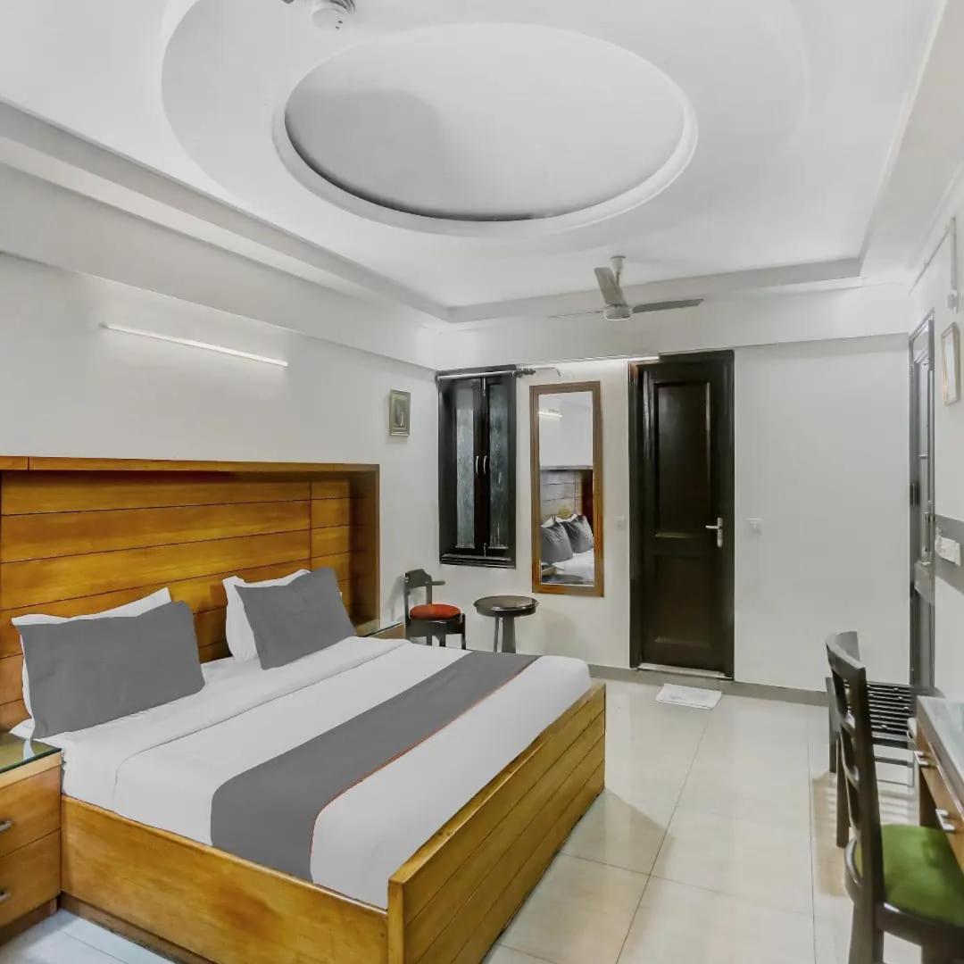 Signature Plaza Hotell New Delhi Eksteriør bilde